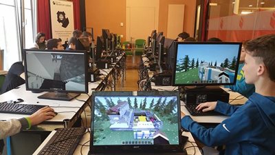Construction-de-la-bib-sur-Minecraft.jpg