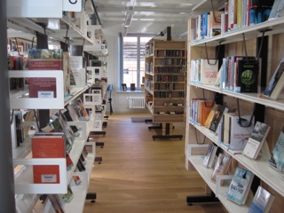 Erwachsenenbibliothek.jpg