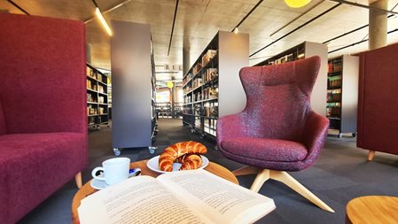 Lounge-1.jpg Lounge-1.jpg